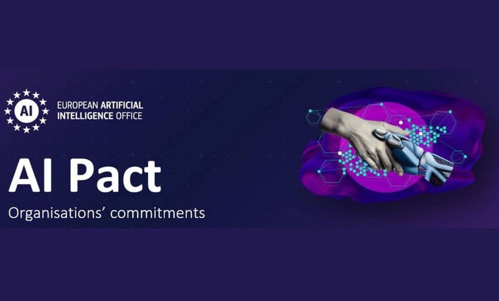 유럽 인공지능 사무국(European Artificial Intelligence Office)의 ‘AI Pact’ 배너로, 인간과 로봇 손의 악수를 통해 조직의 AI 책임과 협력을 상징하는 이미지