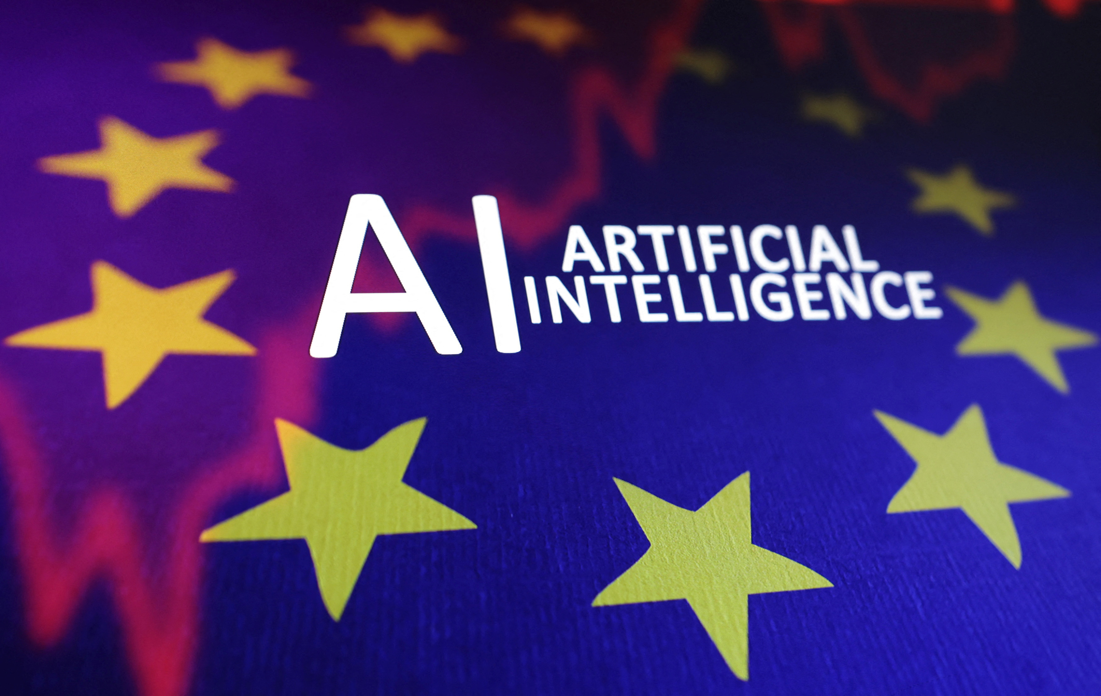 EU 깃발 위에 ‘AI Artificial Intelligence’ 텍스트와 상승하는 그래프가 겹쳐진 이미지